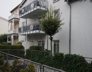 Apartmenthaus unten Garageneinfahrt