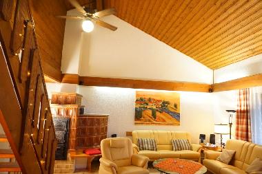 Wohnzimmer mit Ventilator fr gutes Raumklima