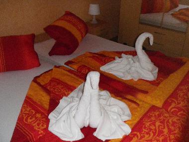 Schlafzimmer mit Doppelbett