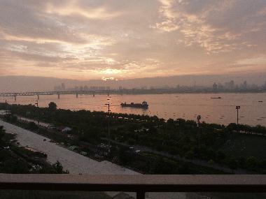 Ausblick zu Yangtze Bruecke am Tag