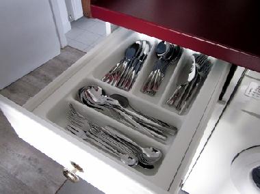 ausreichend besteck, damit der geschirrsp�ler auch mal voll wird ...