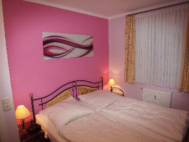 Schlaffzimmer mit Doppelbett