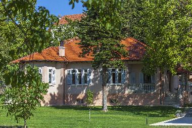 Villa in Sinj (Splitsko-Dalmatinska) oder Ferienwohnung oder Ferienhaus