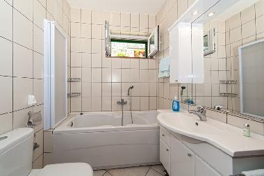 Villa in Dugi Rat (Splitsko-Dalmatinska) oder Ferienwohnung oder Ferienhaus