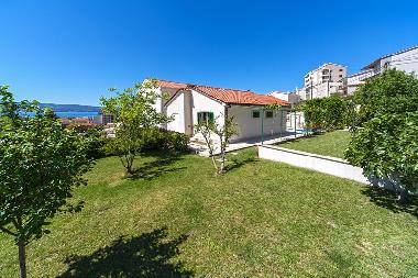 Villa in Dugi Rat (Splitsko-Dalmatinska) oder Ferienwohnung oder Ferienhaus