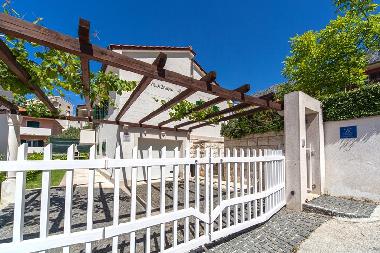 Villa in Dugi Rat (Splitsko-Dalmatinska) oder Ferienwohnung oder Ferienhaus