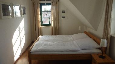 Schlafzimmer 1. Stock mit Meerblick u. groem Einbauschrank u. Platz fr Babybettchen