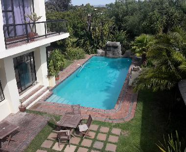 Ausreichend Sonnenliegen stehen zur Verf�gung