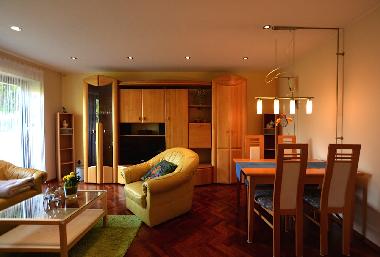 Wohnzimmer mit Etisch