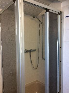 Sauerland : ****Ferienhaus HENNESEE**** : Dusche