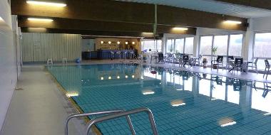 Sauerland : ****Ferienhaus HENNESEE**** :   Hallenbad