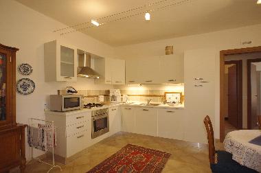 Wohnraum/Kchenzeile - Blick vom Eingang