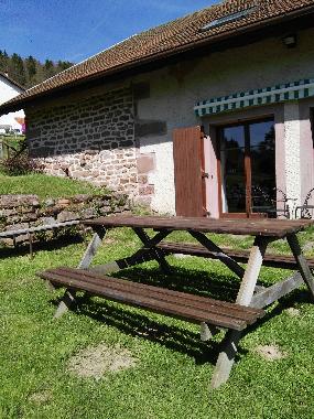 Garten Tisch vor dem Wohnzimmer