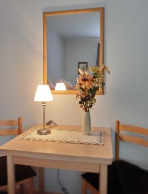 kleine Sitzgruppe im Schlafzimmer