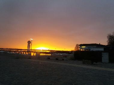 Sonnenuntergang Altef�hr am Hafen
