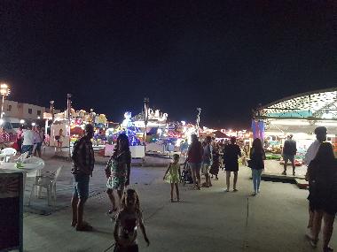 Juli/August jeden Abend Rummelplatz