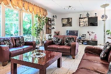 das Sofa mit der TV-Ecke dahinter