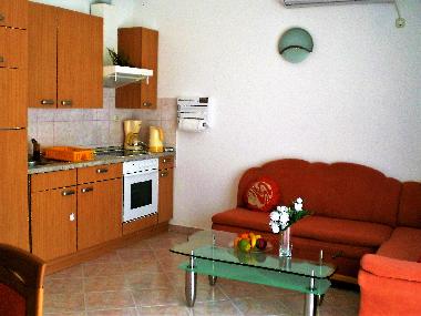 K�chenzeile mit Schlafsofa  A1