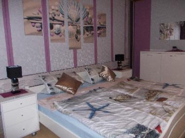 Schlafzimmer mit Doppelbett