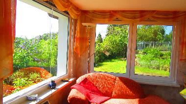 Blick vom Wohnzimmer ins Gr�ne 