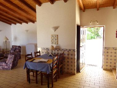 Eingang mit E�ecke, links Teil des Wohnraumes