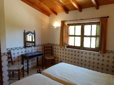 SChlafzimmer - Fenster mit Fliegengitter