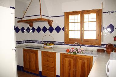 Voll ausgestattete K�che: K�hlschrank, Gefriertruhe, Waschmaschi