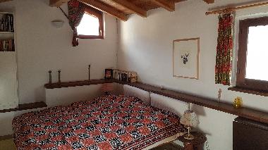 Schlafraum oben mit Doppelbett