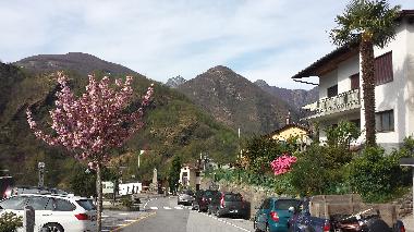 Orasso Ortseingang (Parkpl�tze 200m vom Haus)