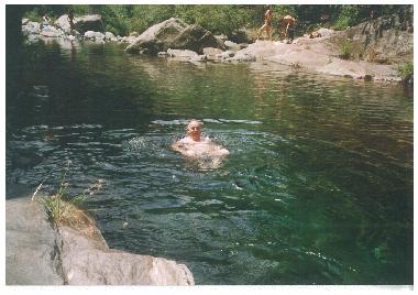 Cannobiner Tal: Baden im nahen Orassobach (Hausbesitzer)