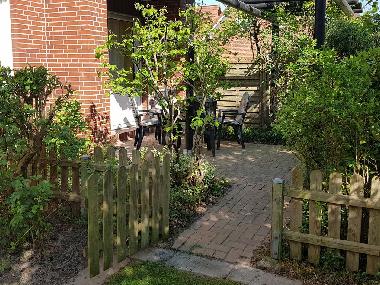 Terrasse mit Zugang zum allgemeinen Garten