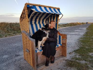 Monty und Frauchen am Schnberger Strand 