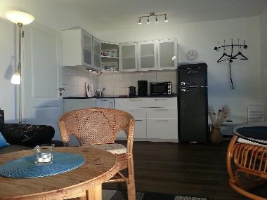 Moderne K�che in den Wohnraum integriert