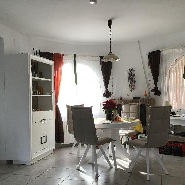 Essplatz im offenen Wohnbereich