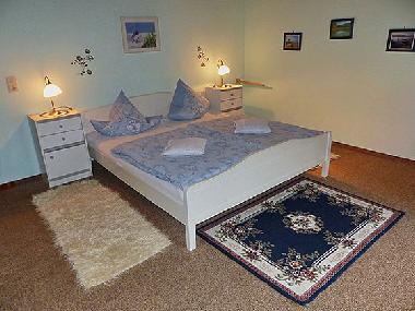 Schlafzimmer 2 / 22m Doppelbett 2x1,80  Bettwsche imkl. Kinderb. Zust. mgl.