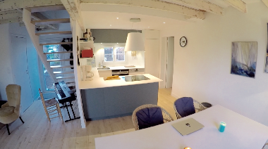 K�che und Treppenbereich, T�r zum Garten hinten