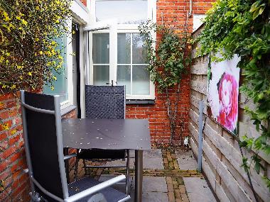 abgeschirmte Terrasse nach S�den ausgerichtet