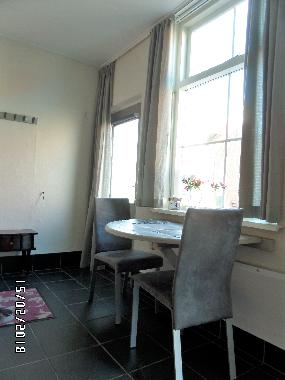 Esstisch mit 2 St�hlen