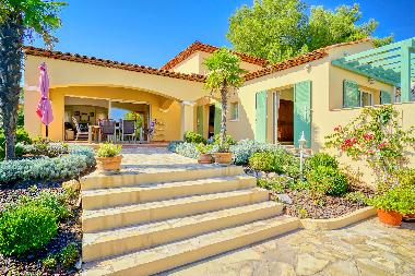 Villa in Saint-Aygulf (Var) oder Ferienwohnung oder Ferienhaus