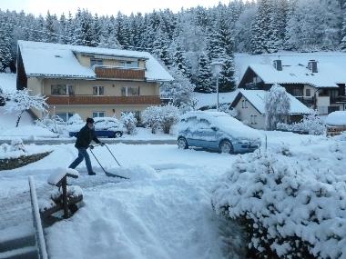 Der Chef sorgt f�r freie Parkpl�tze und Wegezum Haus