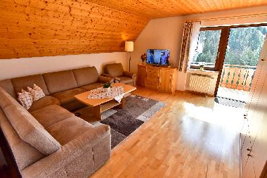 Wohnzimmer mit Balkon Ferienwohnung 1 Panoramablick