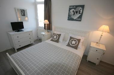 Schlafzimmer mit Doppelbett