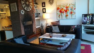 Wohnbereich mit off. Kamin und �bergang in den K�chen-und E�platzbereich