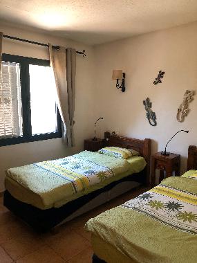 Schlafzimmer Betten 80x200, Babybett und Extrabett auf Anfrage