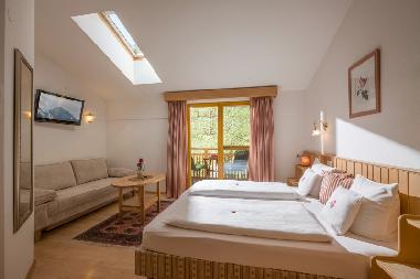 Doppelzimmer mit Balkon ruhig zum Wald hin gelegen