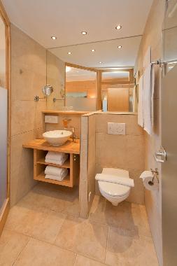 Badezimmer neu renoviert - Wohlfhlen im Rosenhof