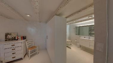 Villa Chrissie Marie - Schlafzimmer mit Duschbad ensuite