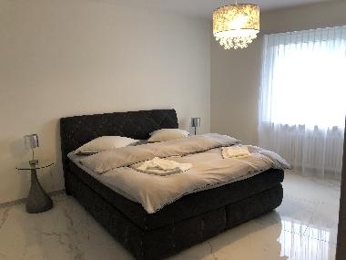 Schlafzimmer 18 m2 mit Boxspringbett 180 x 200 cm