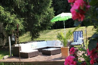 Lounge Terrasse inmitten gepflegtem Gr�n