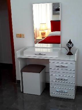 Schlafen 1 Schminktisch